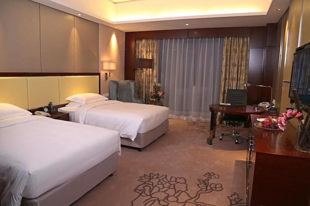 Guangzhou Changfeng Gloria Plaza Hotel Екстер'єр фото